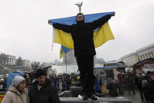    70,000 protesters march in Kiev, Ukraine - ảnh 1